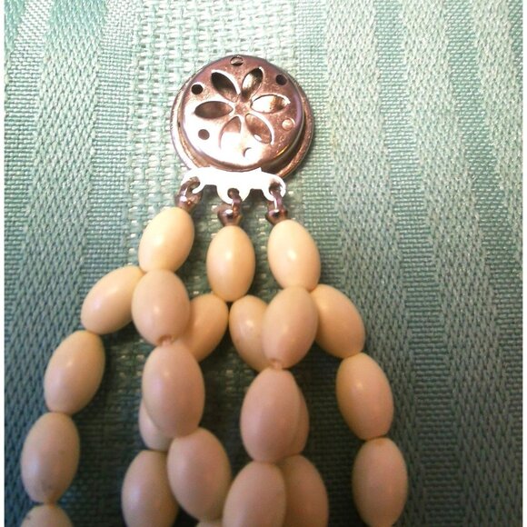 Multi-Strand White Bead Bracelet with Ornate Silver-Tone Clasp 1960s Medium - Picture 5 of 11